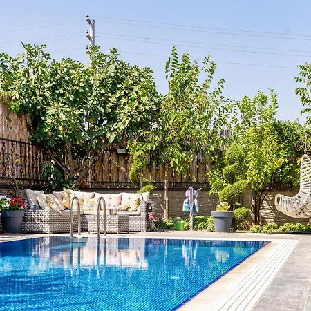 Lux W Balcony Pool Sauna Garden In Vila
